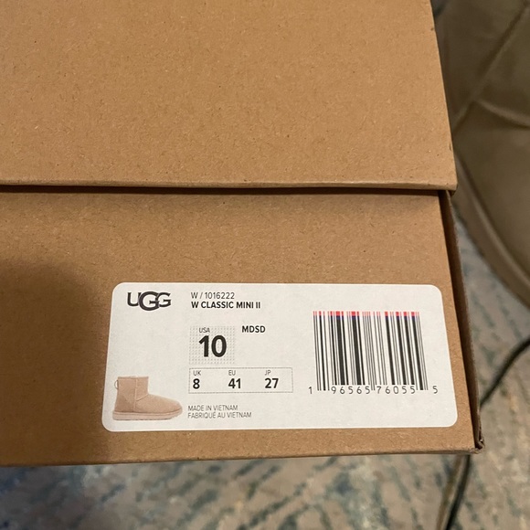 Brand new Ugg classic mini boot Sz10 - Picture 6 of 6